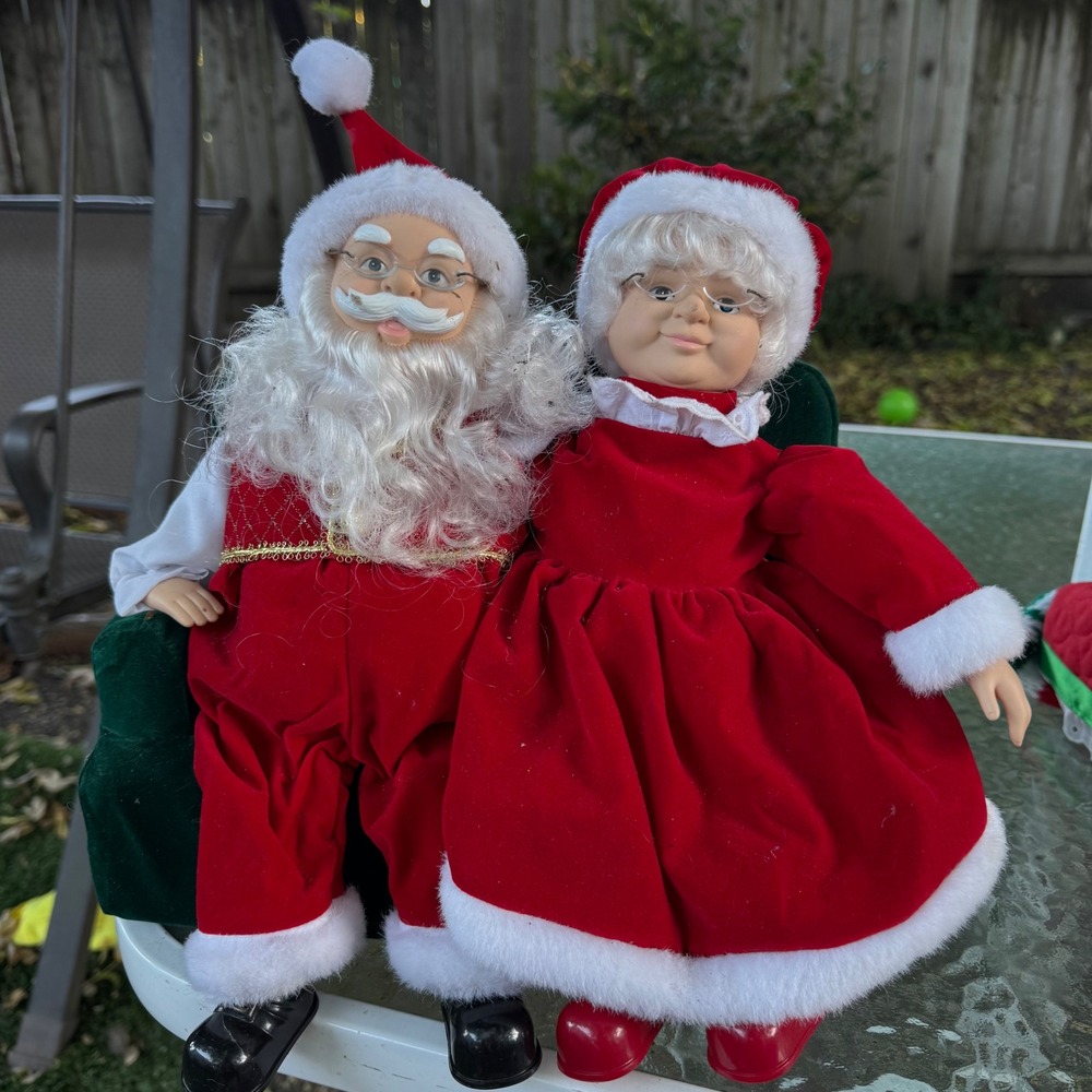 Vintage Animated Santa and Mrs Claus on Green Sofa Christmas Decoration 11 inch